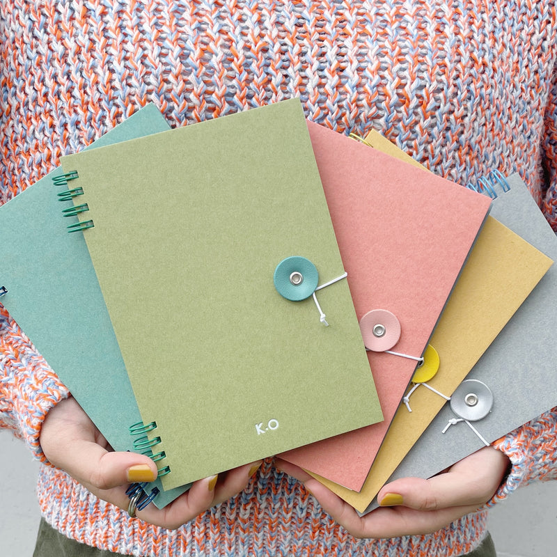 [プレゼントにおすすめ]イニシャルノートセット発売！